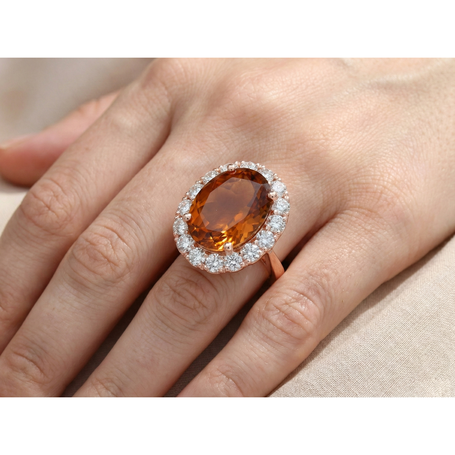 echter oval diamant 27.50Karat ring auf Weiß