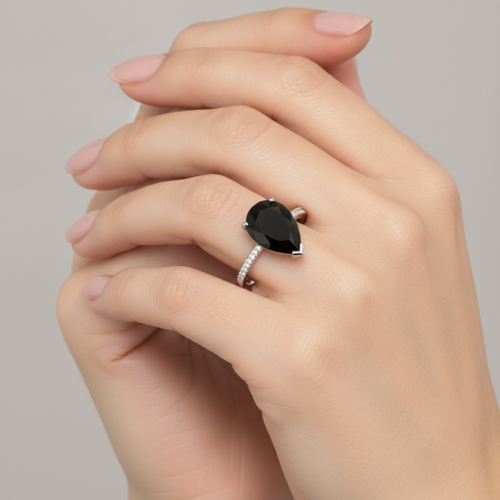 Schwarzer Diamantring 5 Karat Natürlicher Tropfenschliff Pavé-Solitär 14 Karat Weißgold