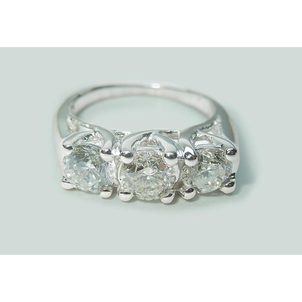 2,25 Ct. Runder Natürliche Diamant Drei-Steine-Ring Im Lucida-Stil Weißgold Neu