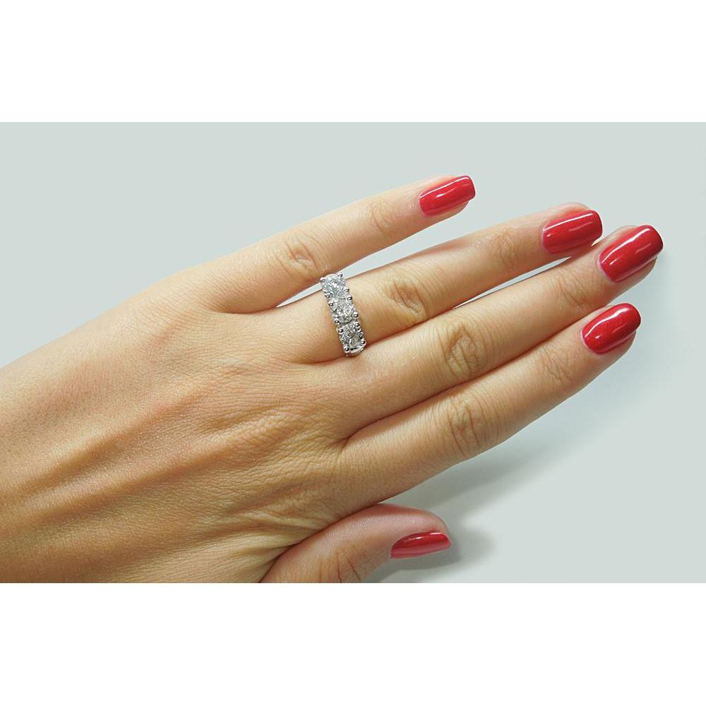 2,25 Ct. Runder Natürliche Diamant Drei-Steine-Ring Im Lucida-Stil Weißgold Neu