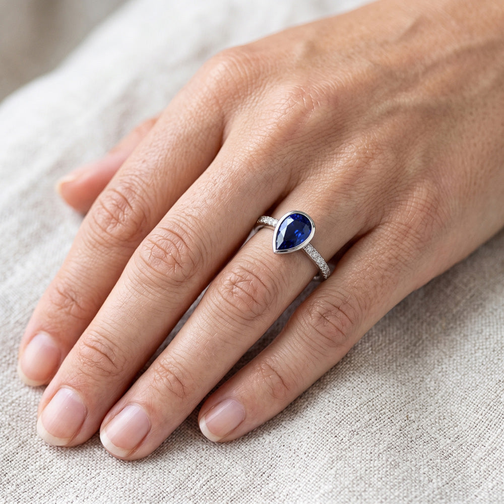 2,50 Karat Kornblumenblauer Saphir Schmuckstein-Ring in 14 Karat