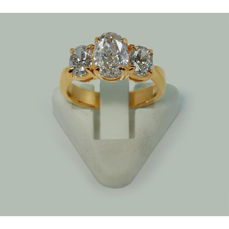 2,81 Ct. Ovaler Echt Diamanten Drei-Stein-Verlobungsring Gelbgold 14K