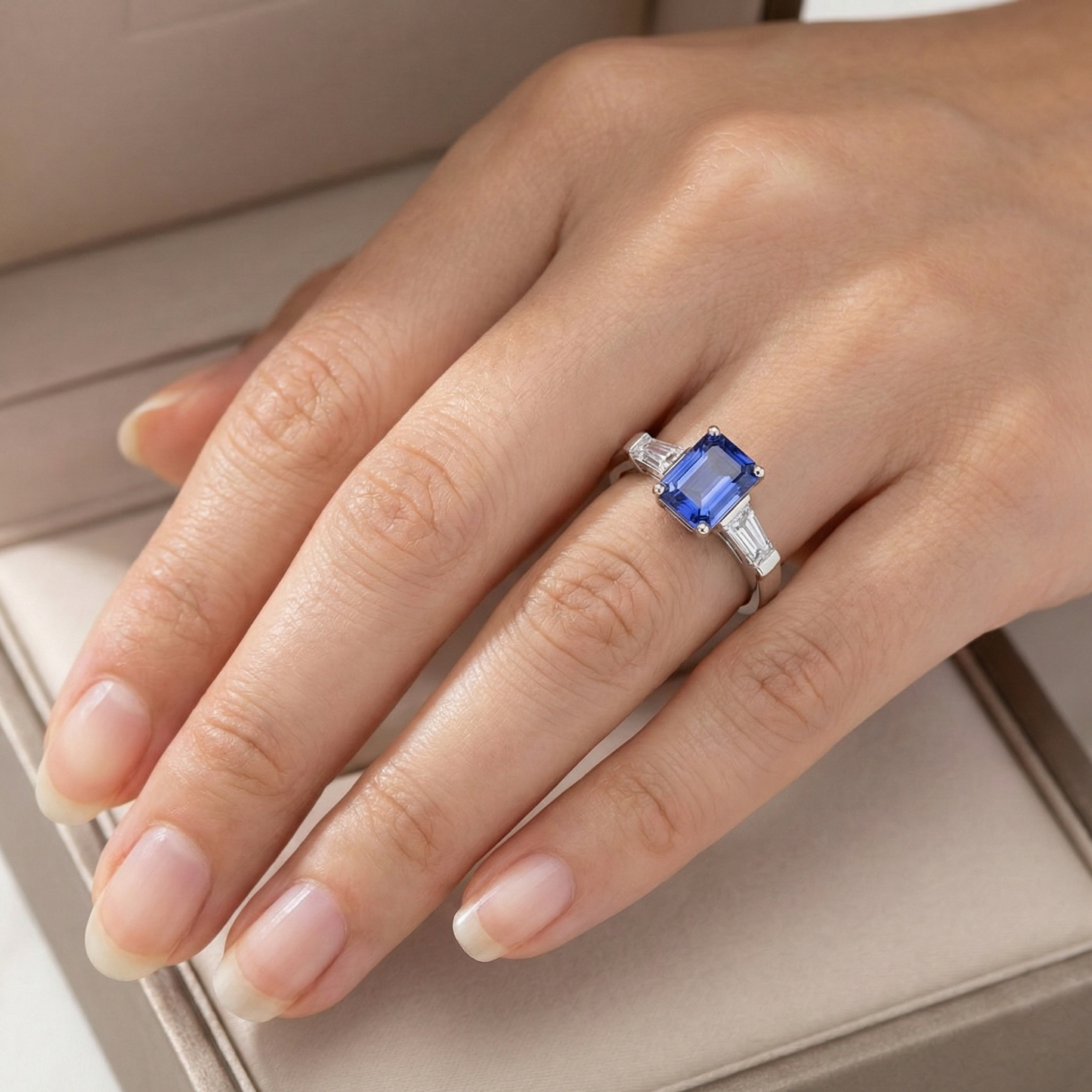 echter baguette diamant 1.75Karat ring auf Weiß