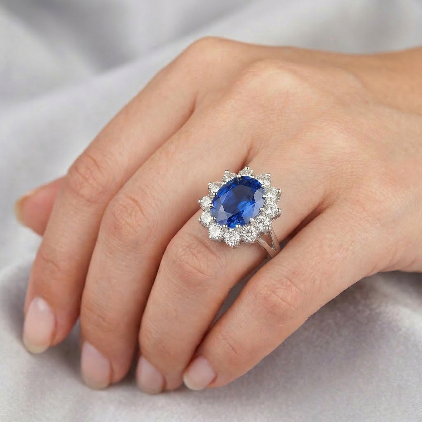 echter oval diamant 6.50Karat ring auf Weiß