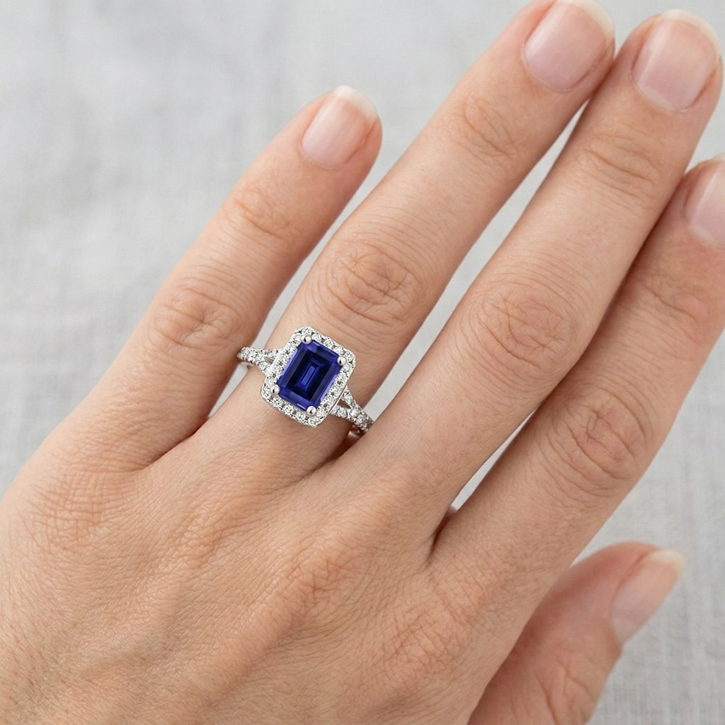 echter round diamant 3Karat ring auf Weiß