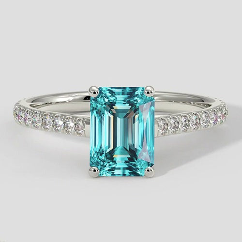 Bläulicher Paraiba-Turmalin mit Diamantband