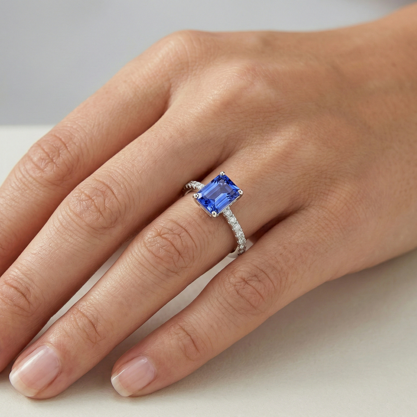 echter baguette diamant 3Karat ring auf Weiß