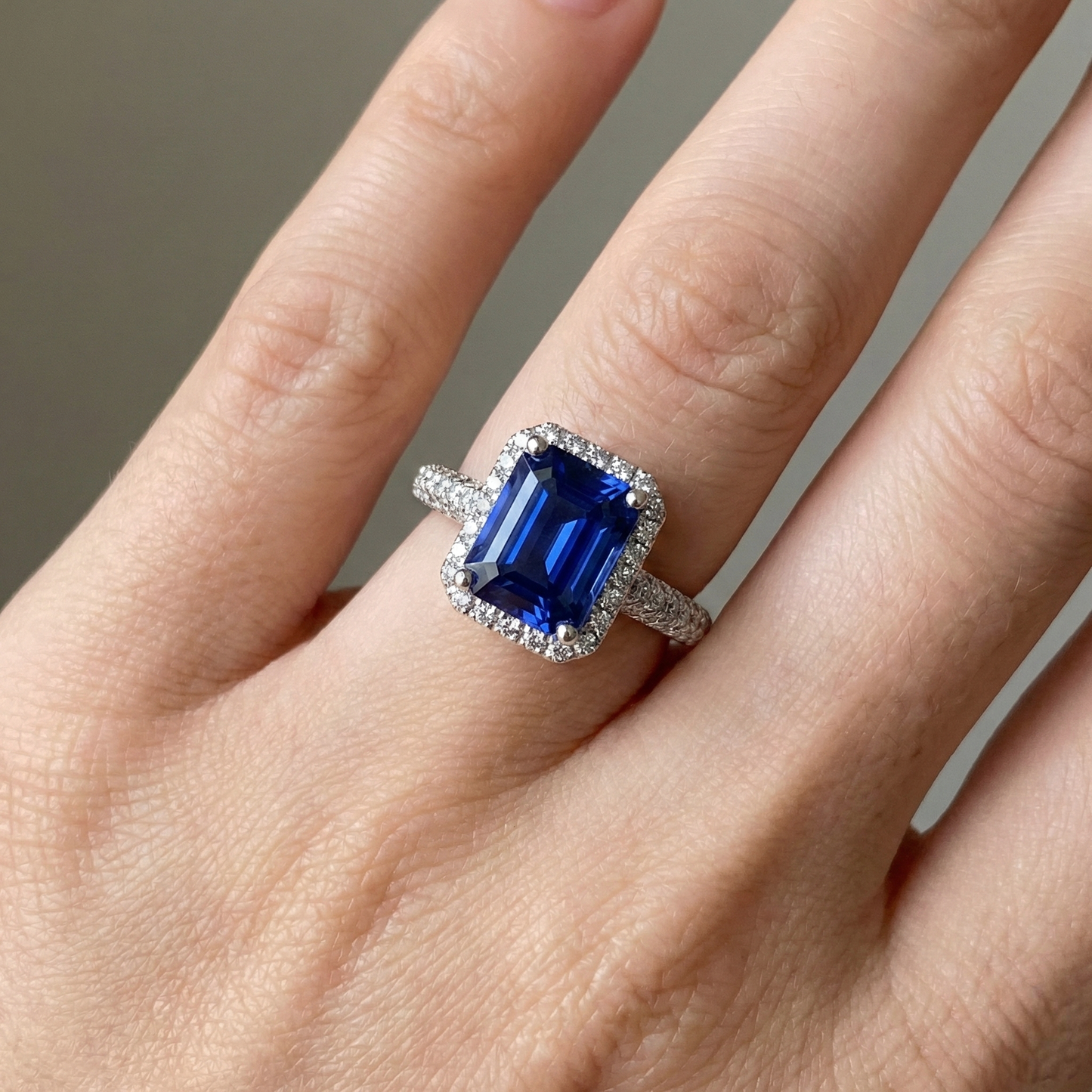Natürlicher Diamant ( nicht im Labor gezüchtet ) Halo Ehering Smaragd Sri Lanka Saphir 4 Karat