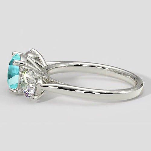 Drei-Stein-Ring mit Paraiba-Turmalin und rundem Diamanten