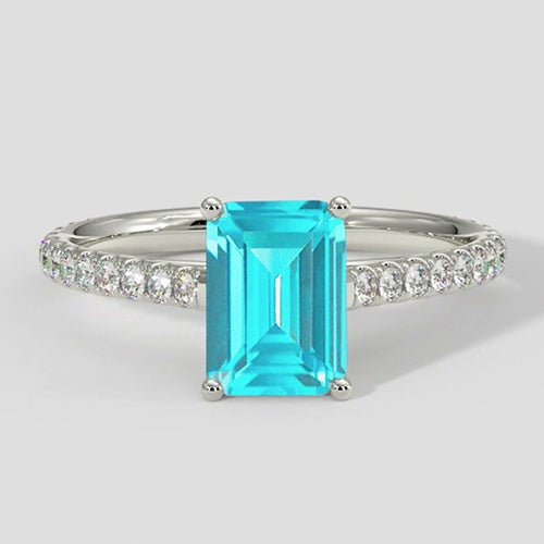 Eleganter Paraiba-Ring im Smaragdschliff