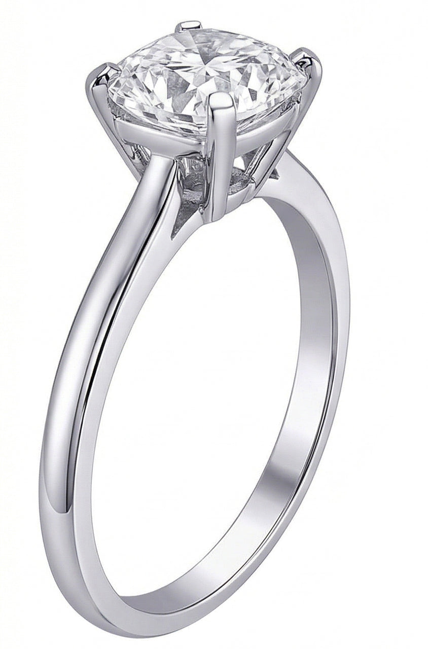 echter cushion diamant 2.01Karat ring auf Weiß