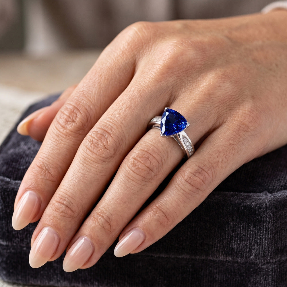 Natürlicher Diamant ( nicht im Labor gezüchtet )-blauer Saphir-Edelstein-Ring in Billionenform 2 Karat