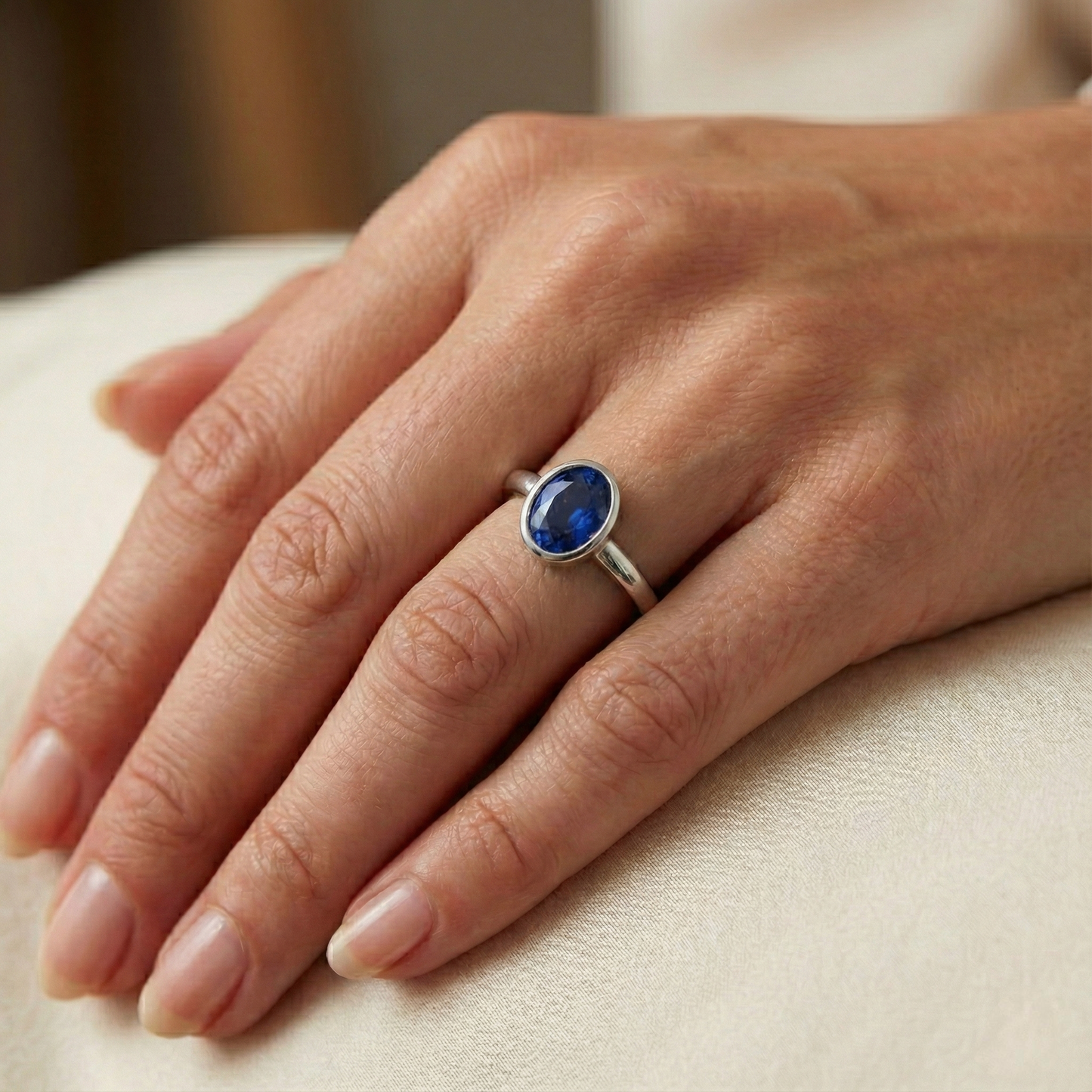 Oval Cut Saphir Solitaire Ring Lünette Set 2 Karat Damenschmuck