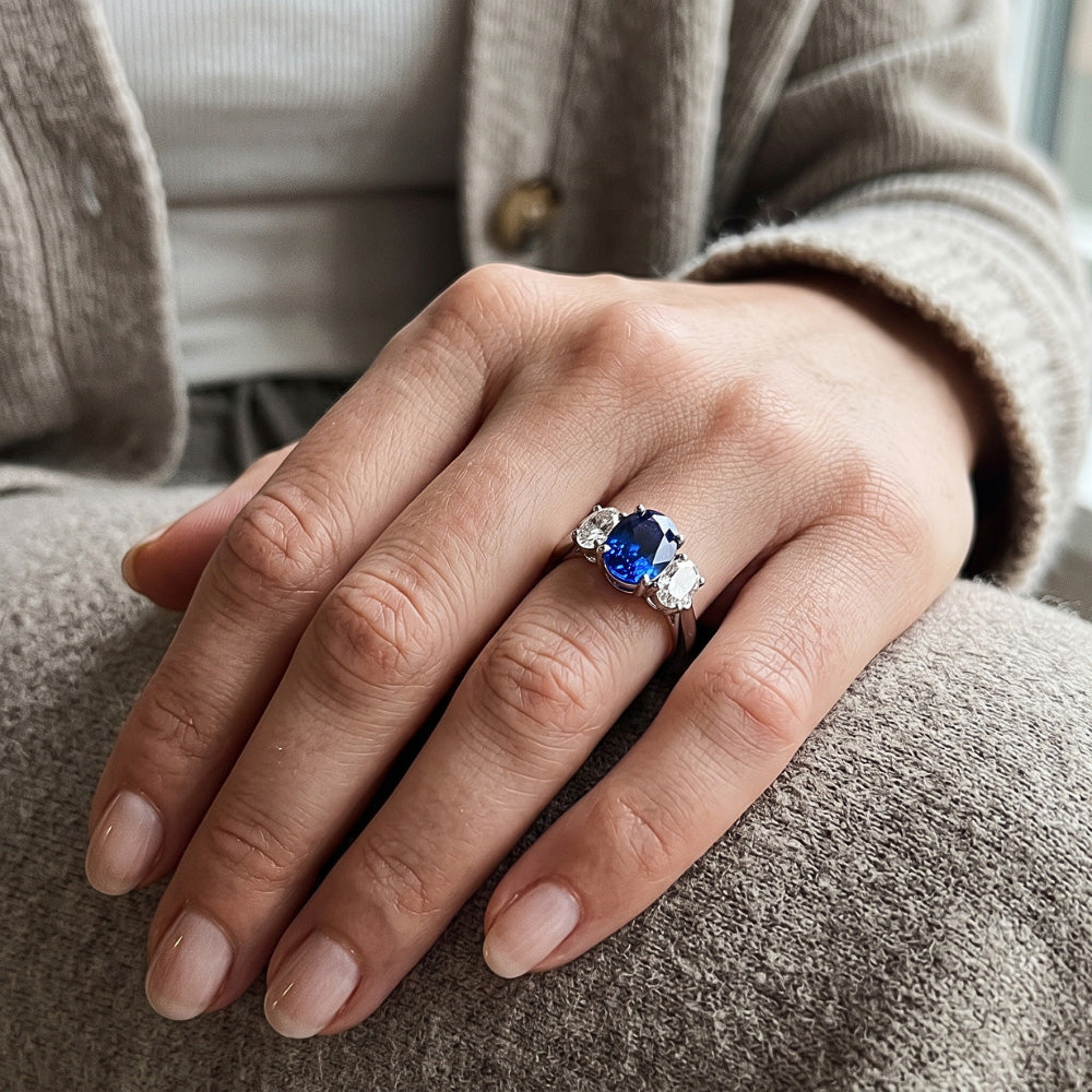 Ovaler Natürlicher Diamant ( nicht im Labor gezüchtet )-Jubiläumsring Natürlicher blauer Saphirstein 2,50 Karat