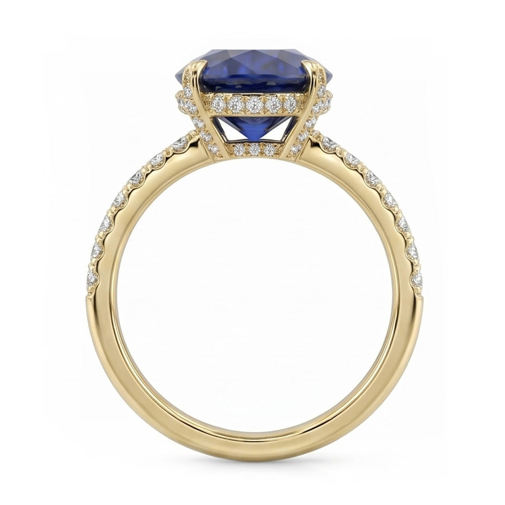 Ovaler blauer Saphirring aus Gelbgold mit Akzenten 4 Karat