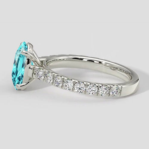 Ovaler Paraiba-Ring mit Diamanten