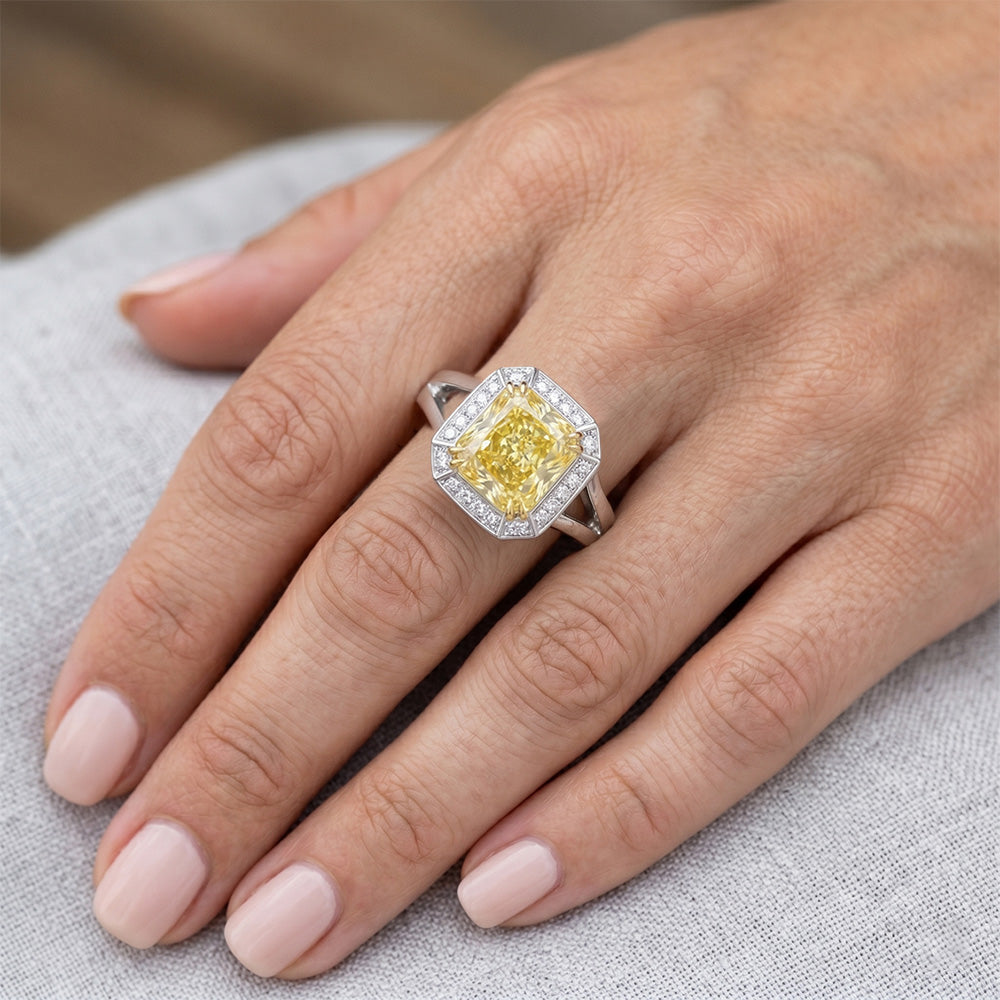 Pavé Fancy Gelber Diamant Halo-Ring 4,25 Karat – Bicolor 14K Gold
