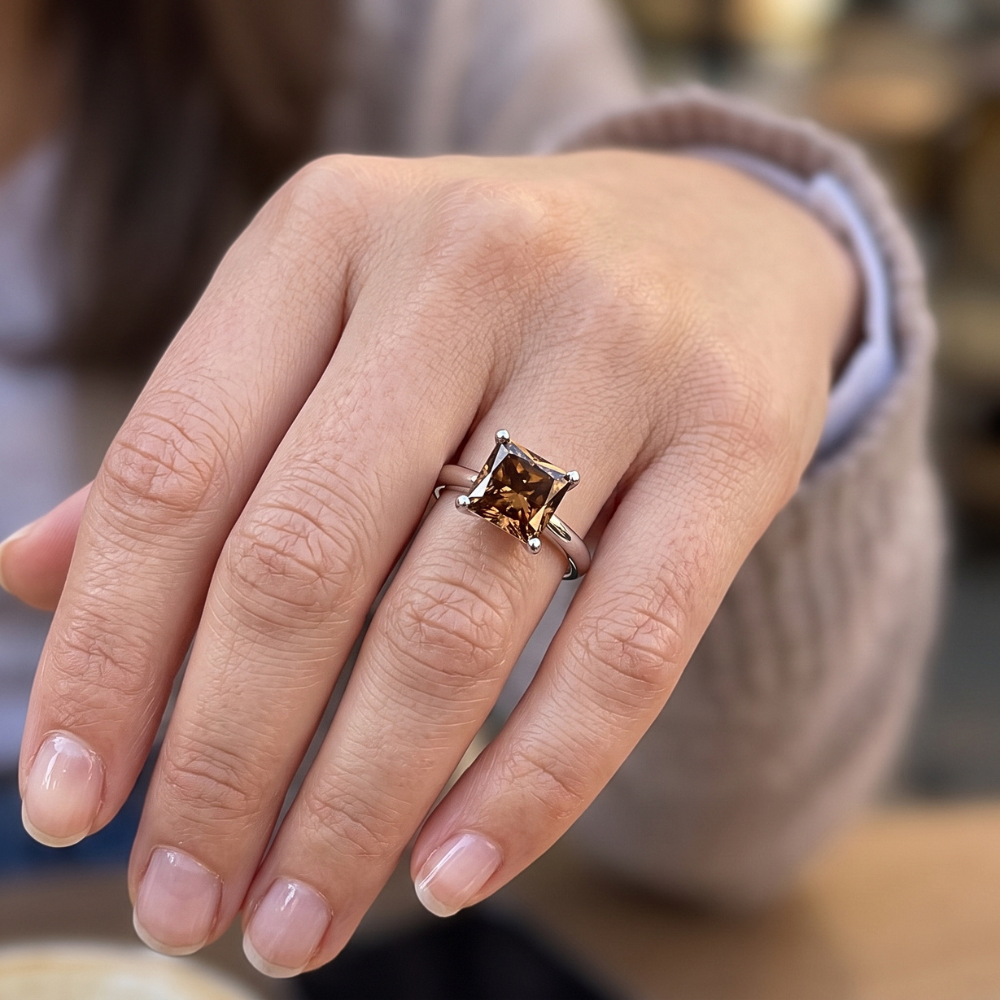 Riesiger Champagner-Edelstein-Verlobungsring mit 3 Kt Diamant im Radiant Cut