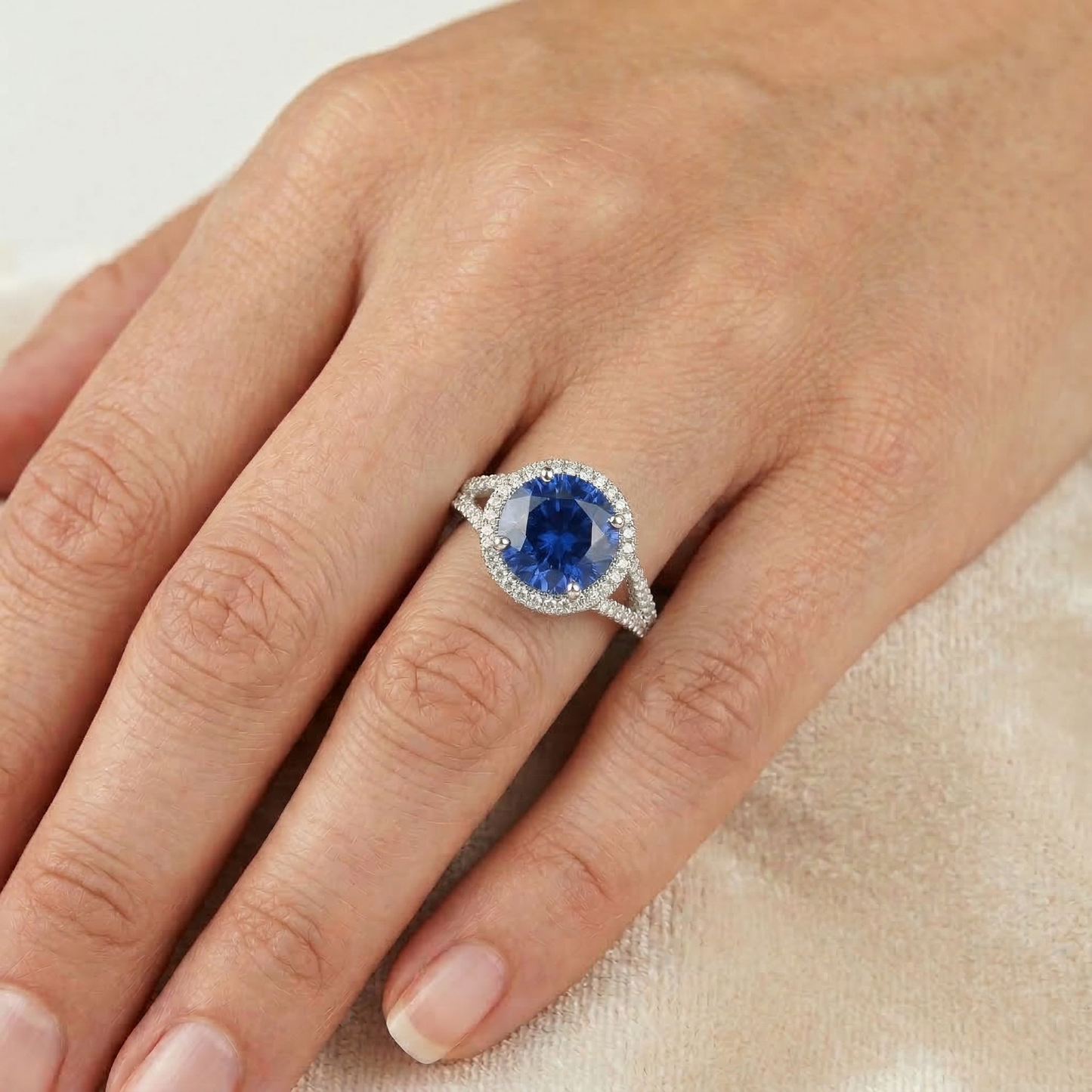 echter round diamant 4.50Karat ring auf Weiß