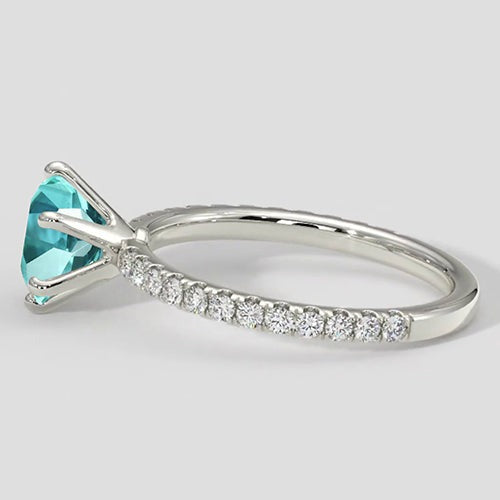 Runder Paraiba-Ring mit 6 Zinken und Diamantakzenten