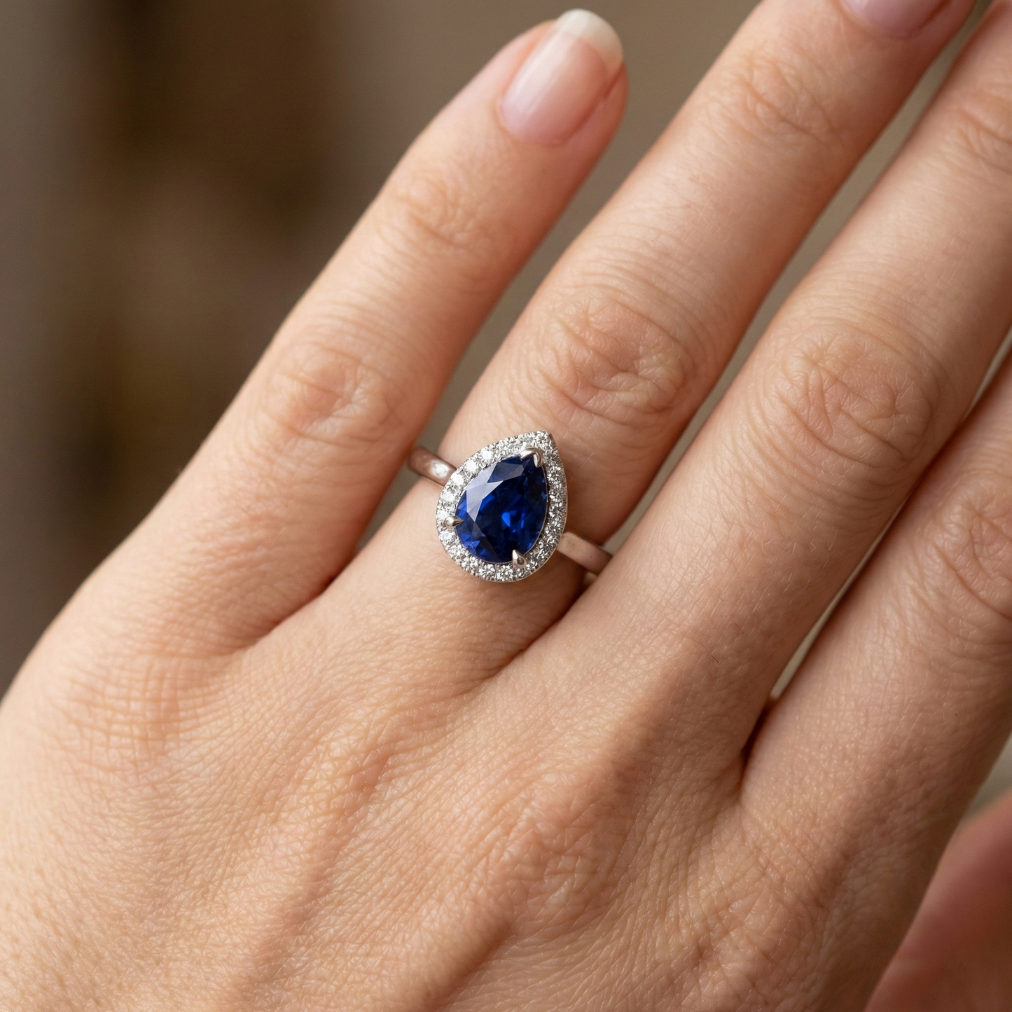 echter round saphir 2Karat ring mit Diamantbesatz
