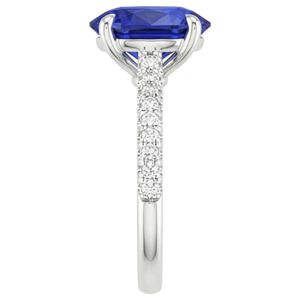 echter oval diamant 5.25Karat ring auf Weiß