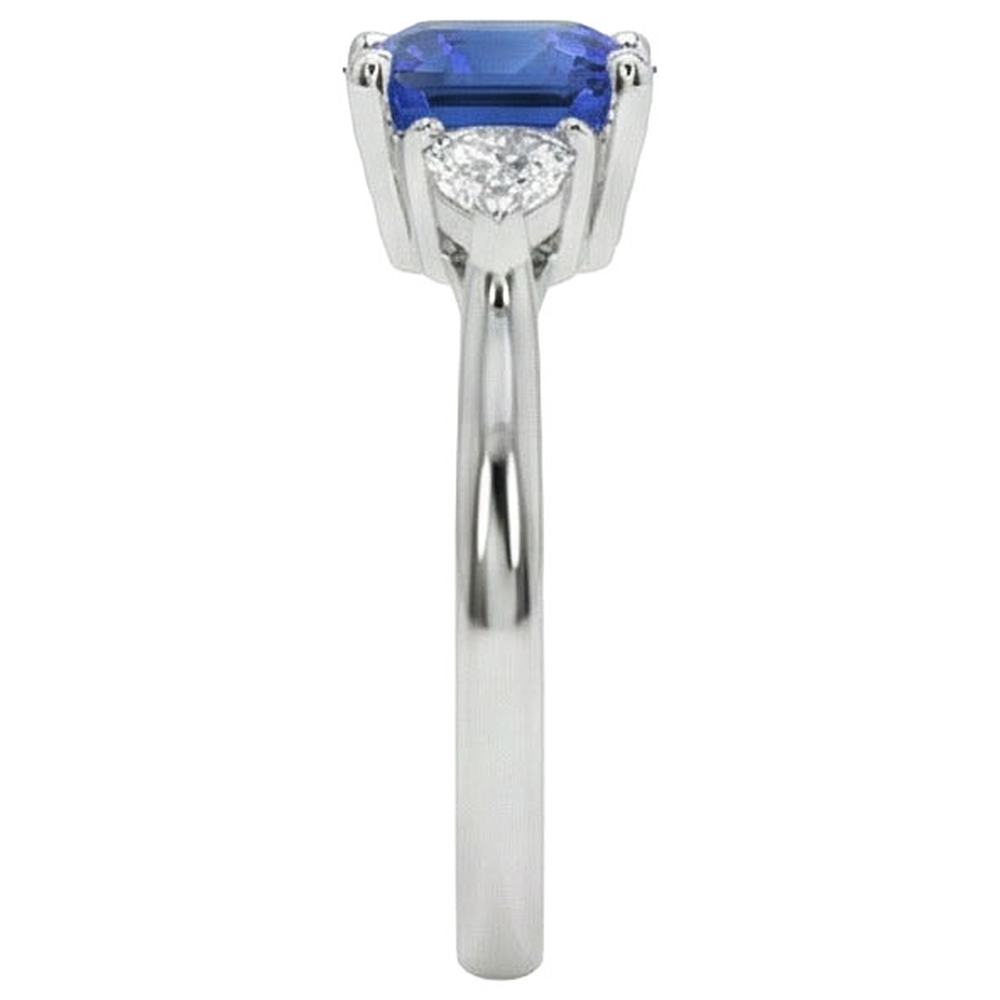 Verlobungsring mit 3 Steinen und einem blauen Saphir 2,75 Karat Neu