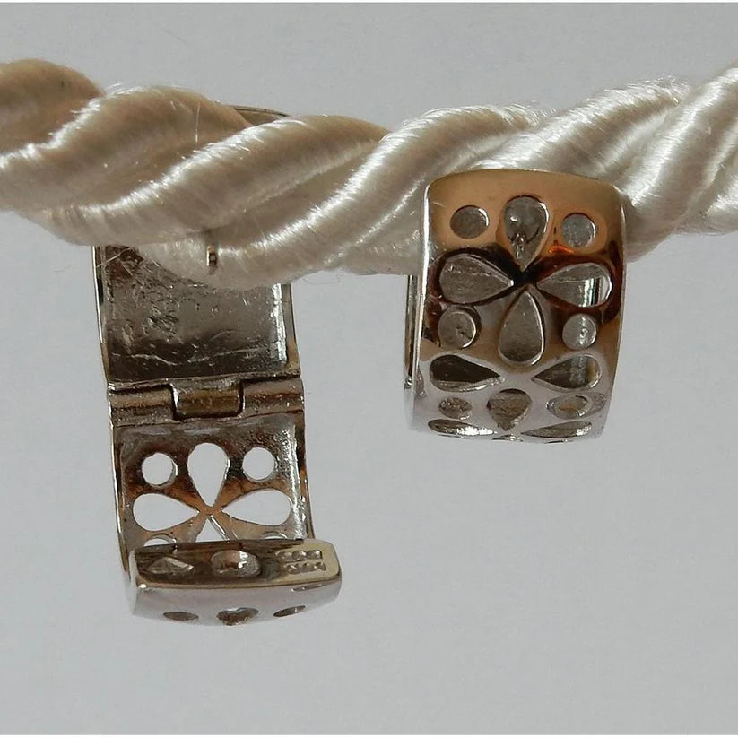 Huggies Ohrringe Mit Mattem Finish Runder Natürliche Diamant