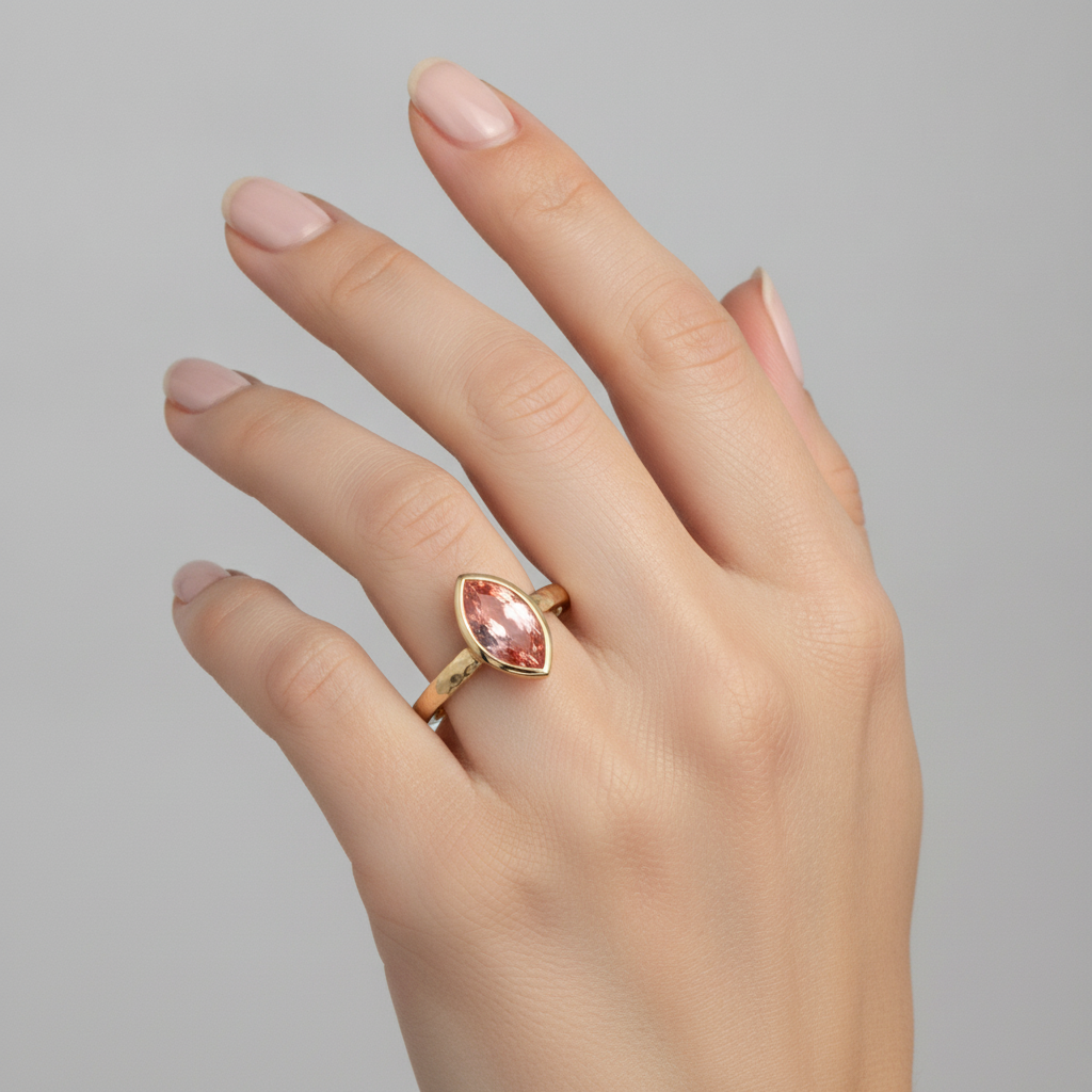Pfirsich-Saphir Verlobungsring 2 Karat Natürlicher Padparadscha Marquise Lünette Solitär 14 Karat Gelbgold