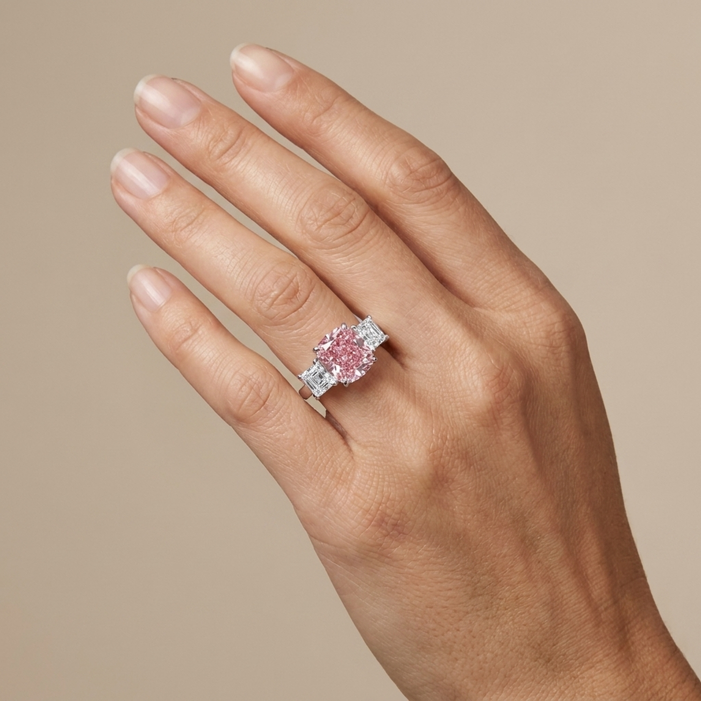 Jubiläumsring mit rosa Diamant im Kissenschliff, 4,5 Karat