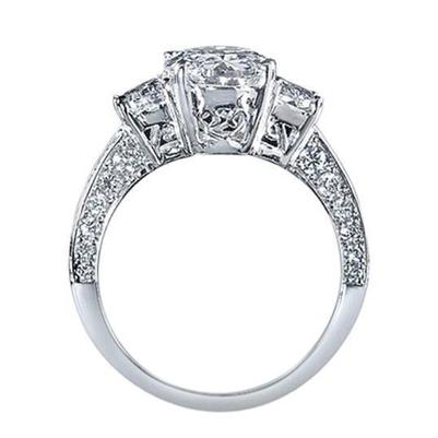 4.51 Karat Oval Diamant Drei Steine Stil Verlobungsring Weißgold