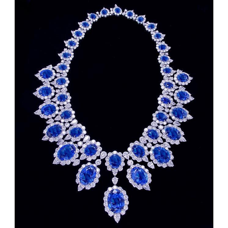 Weißgold 291,17 Kt. Halskette mit blauem Saphir und weißem Diamant