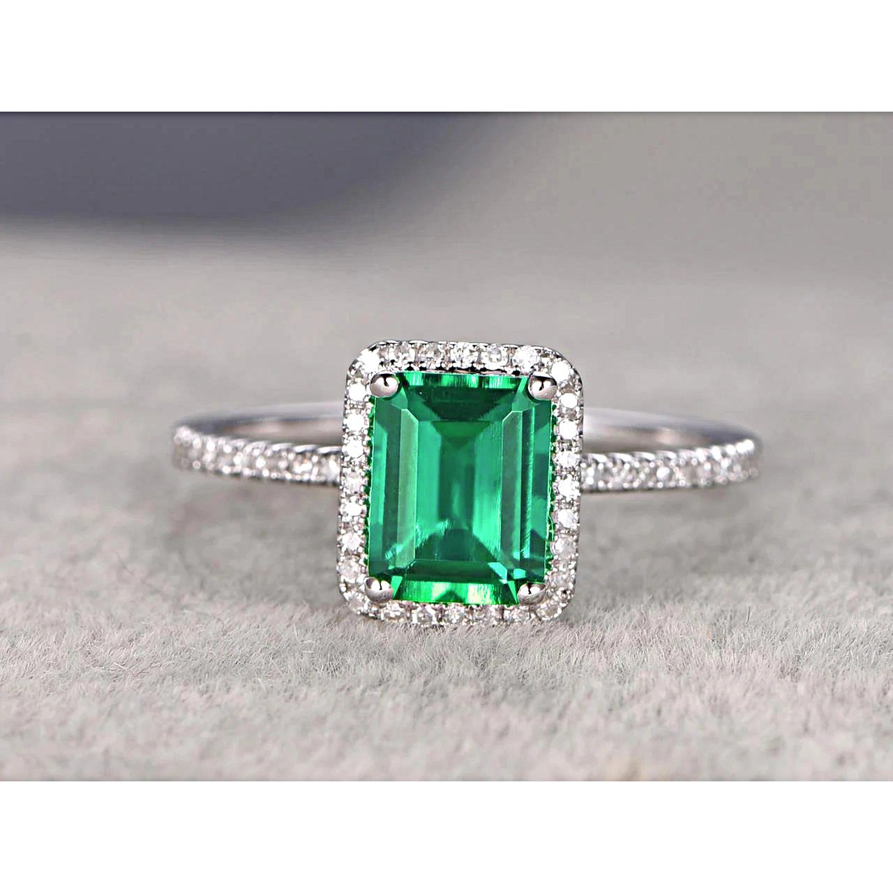 3.55 ct Smaragdschliff grüner Smaragd mit rundem Diamant-Ehering