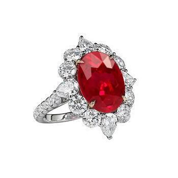 4,50 ct Ovaler Rubin mit runden Diamanten Ring Weißgold 14K - harrychadent.ch