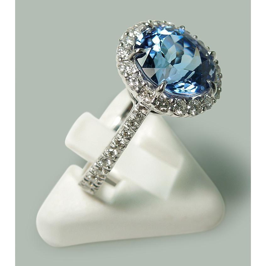 6 ct. Runder Tansanit & Diamanten Solitär mit Akzenten Ring WG 14K