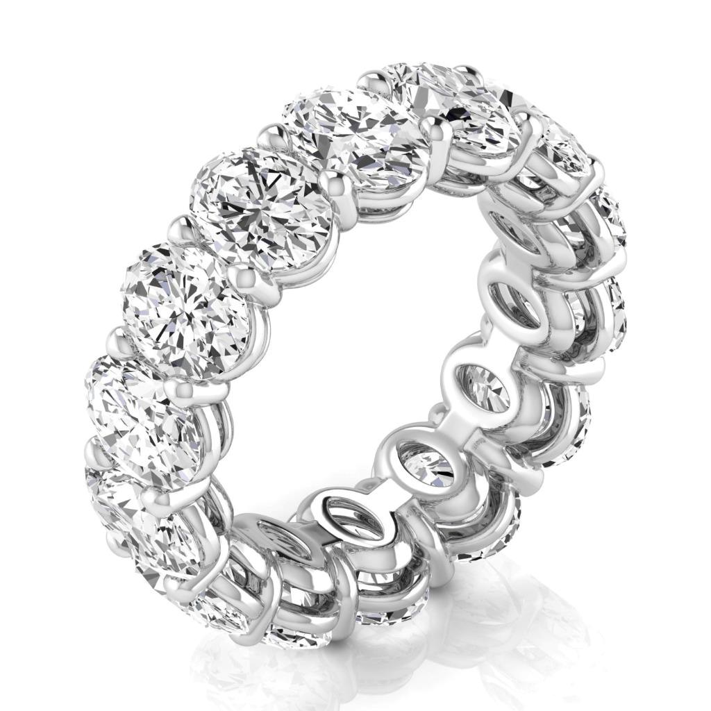 Oval-Schliff Diamant Ring in 14 Karat Weißgold – Seitenansicht