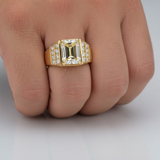 Edler Diamant Herren-Ring 8 Karat 10K Yellow Gold – Schrägansicht