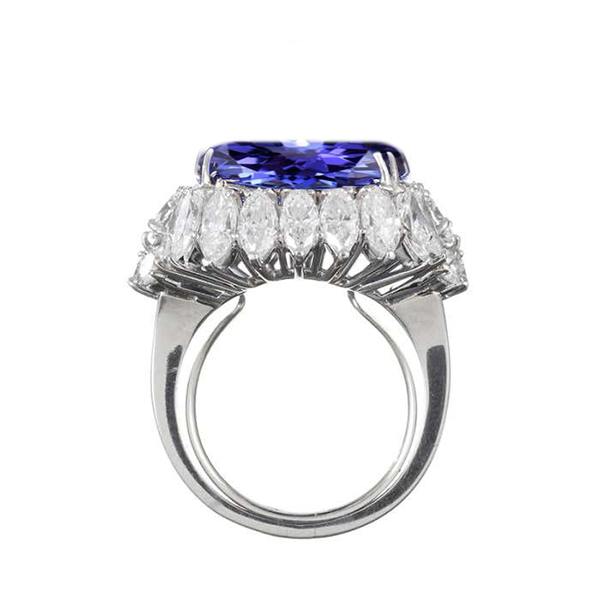 12.25 Kt Grosser Ovaler Tansanit Mit Diamanten Ehering Weiß Gold