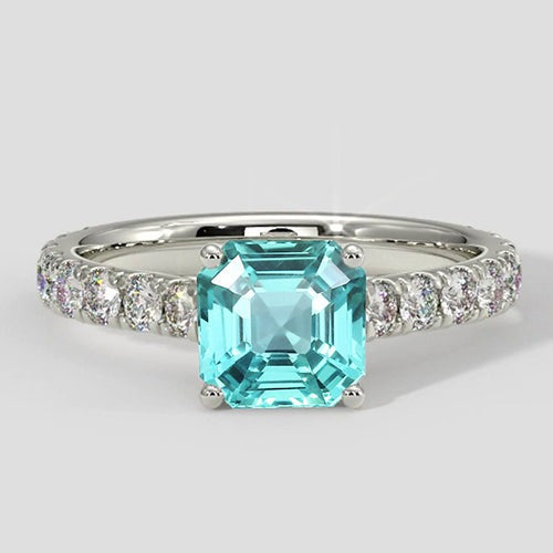 1,75 Karat Asscher Paraiba Pavé-Ring