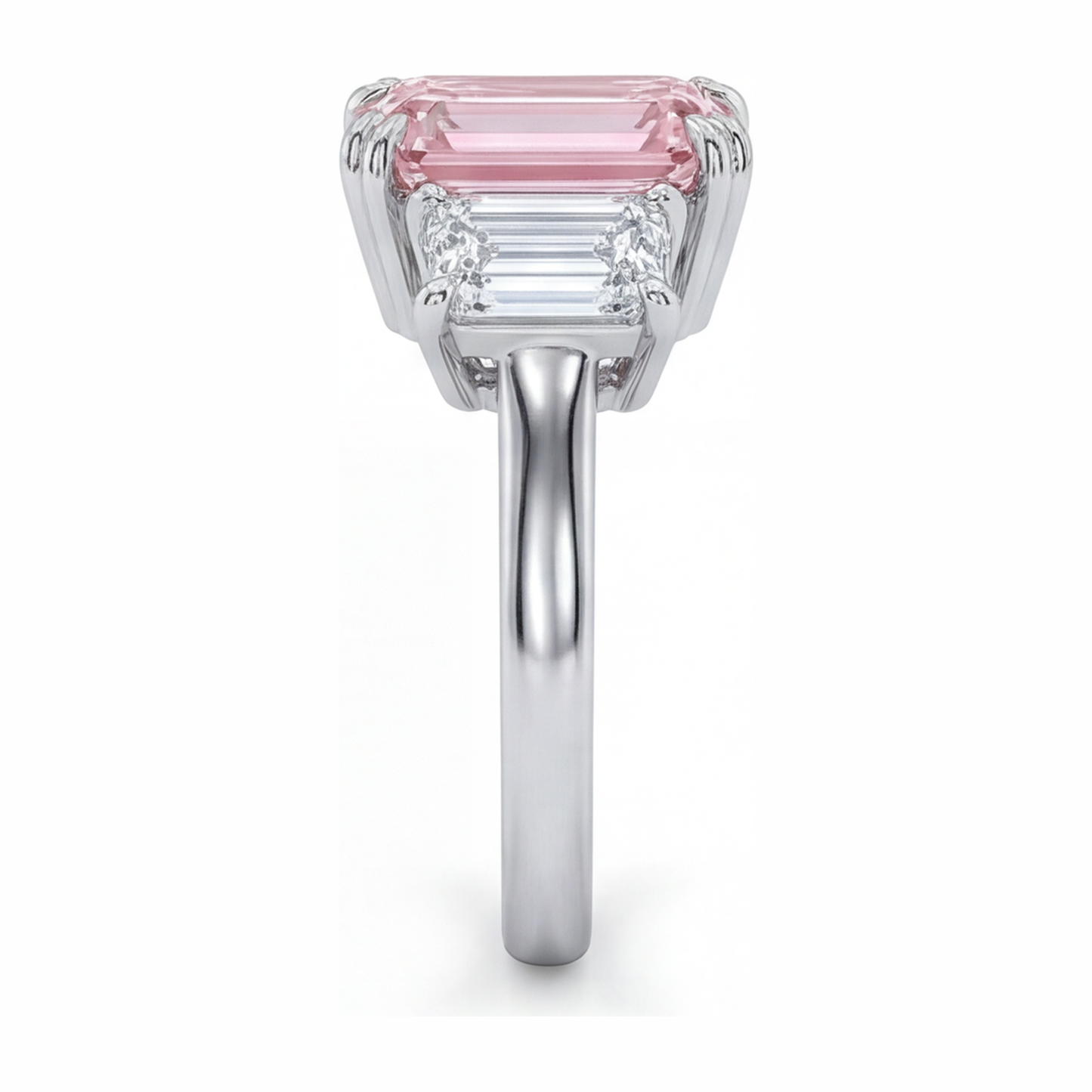 Dreisteinring mit im Labor gezüchtetem rosa Diamanten im Smaragdschliff, 2,75 Karat, 14 Karat Weißgold