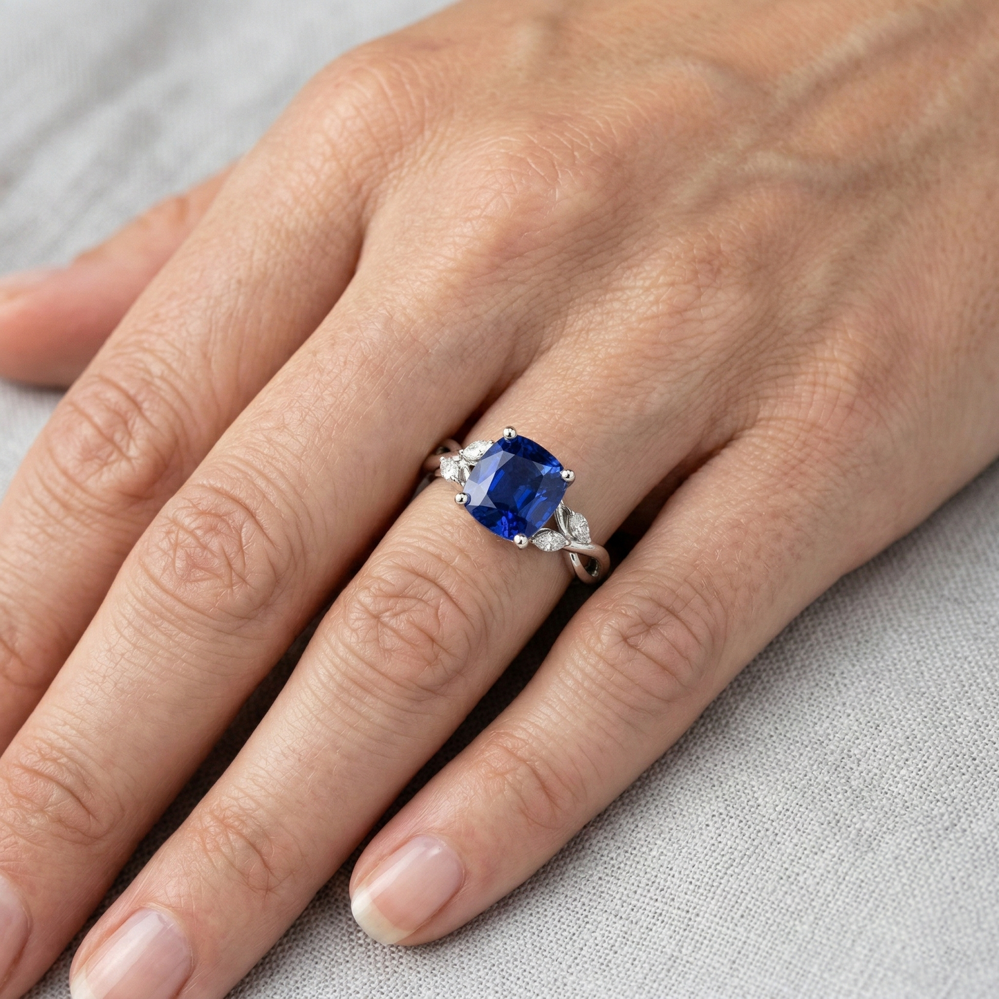echter marquise diamant 2.10Karat ring auf Weiß