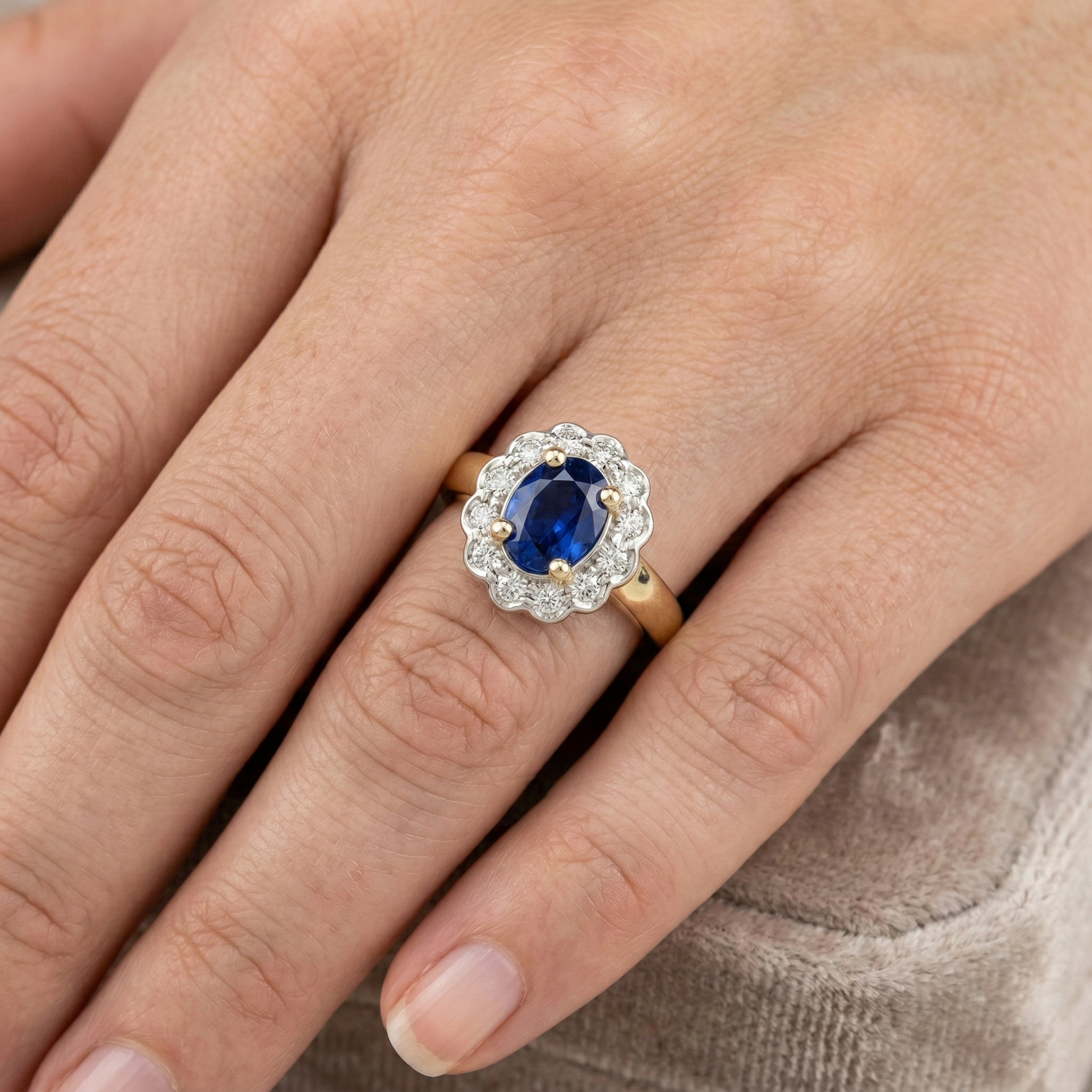 echter oval diamant 2.25Karat ring auf Weiß