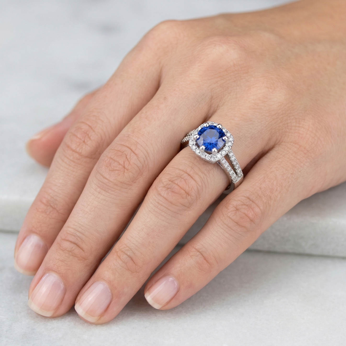 echter round diamant 2.50Karat ring auf Weiß