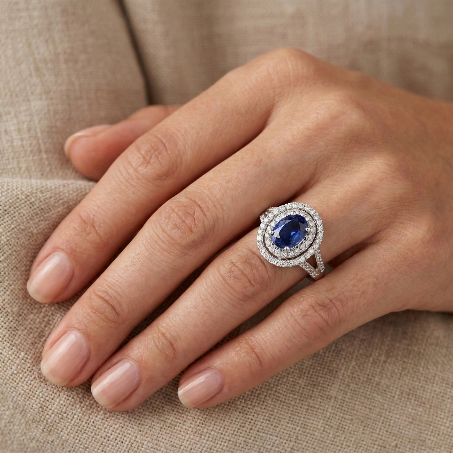 echter oval saphir 2Karat ring mit Diamantbesatz