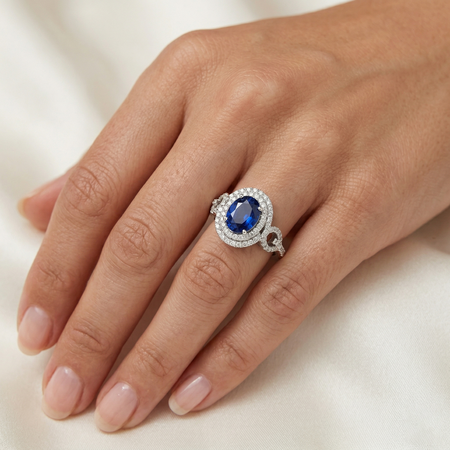 echter oval saphir 2.75Karat ring mit Diamantbesatz