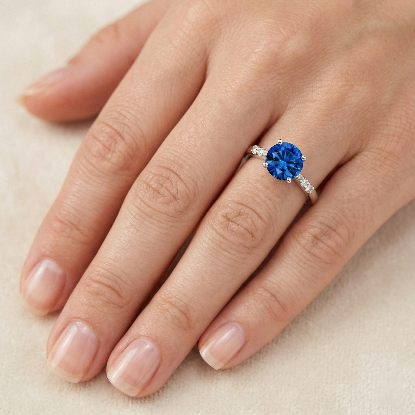 echter round saphir 2.75Karat ring mit Diamantbesatz