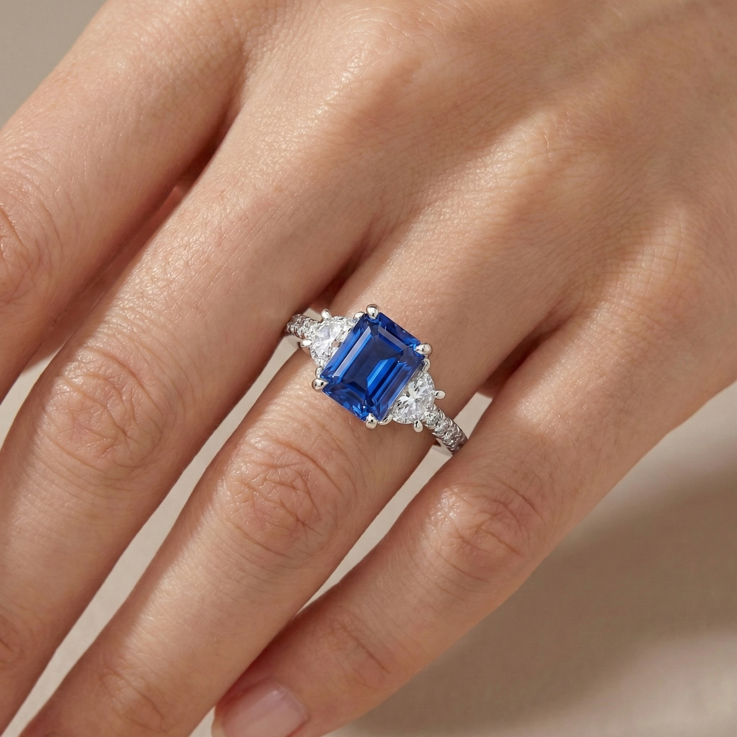 echter round diamant 3Karat ring auf Weiß