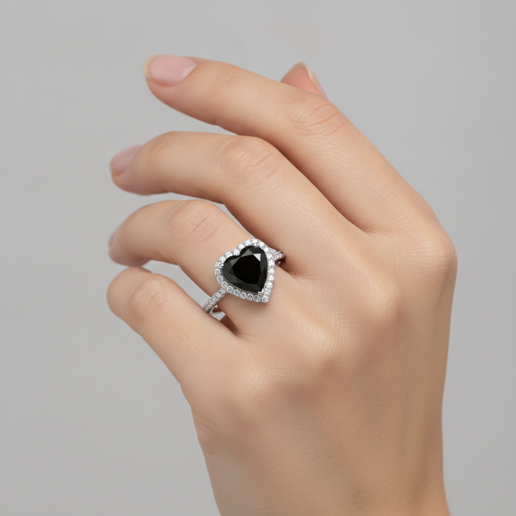 Verlobungsring mit schwarzem Diamanten 4 Karat Natürliche Herzform Halo Pavé 14 Karat Weißgold