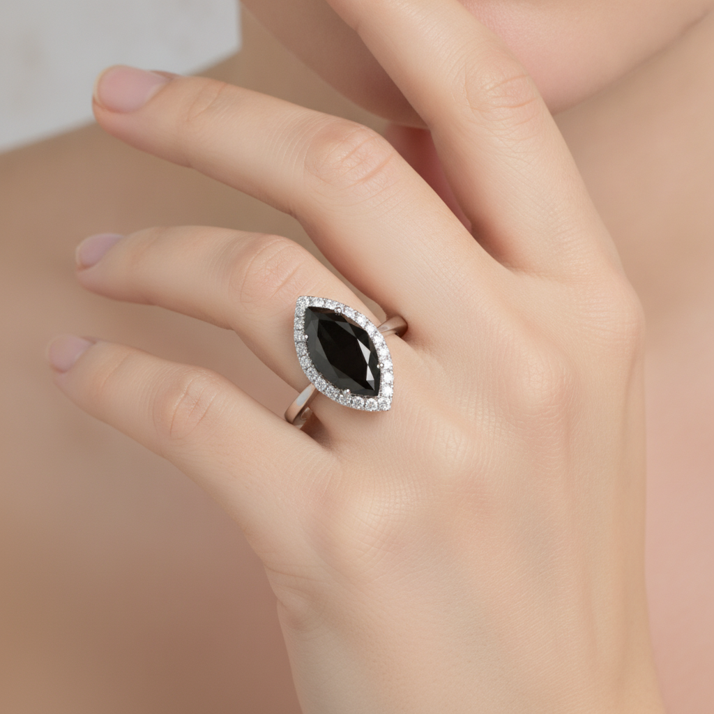Verlobungsring mit dunklem Diamant 8 Karat natürlicher Marquise schwarzer Halo 14 Karat Weißgold
