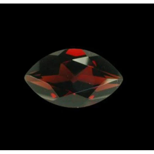 Marquise-Schliff Taubenblut-Rubin Ring in Gold – Hauptansicht